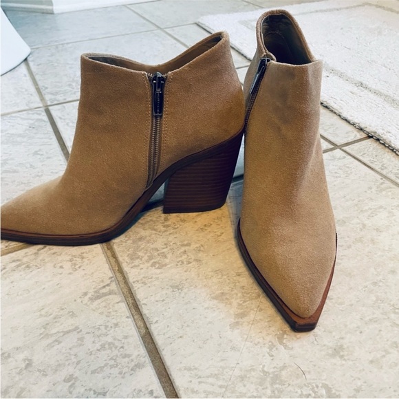 NWOT Vince Camaro Taupe Suede Booties sz 7.5 (38) women’s - Picture 2 of 9